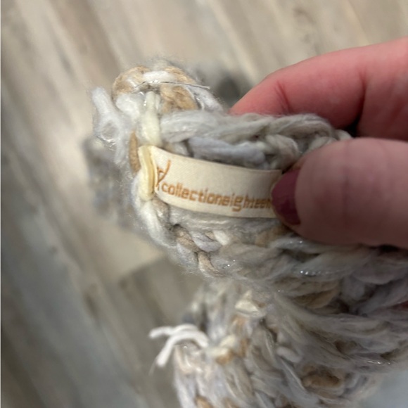 Collection 18 Soft and warm grey and white infinity scarf #winteraccessories - Picture 4 of 5